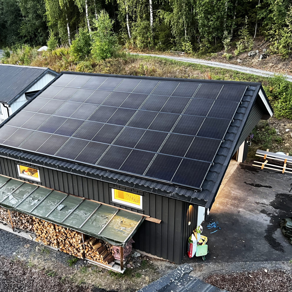 solceller på garasjetaket, av elfag as